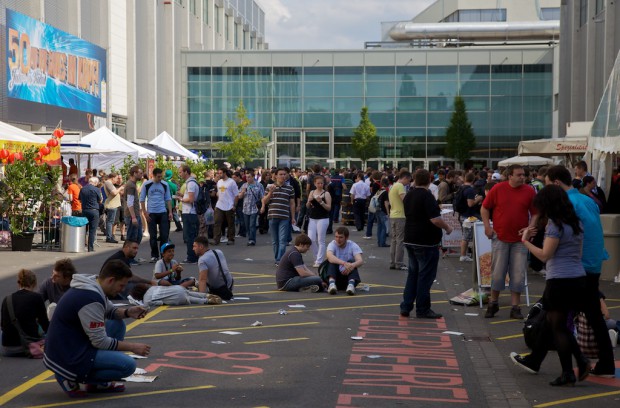 An der frischen Luft ruhten sich die Besucher aus. (Bild: Michael Wieczorek)